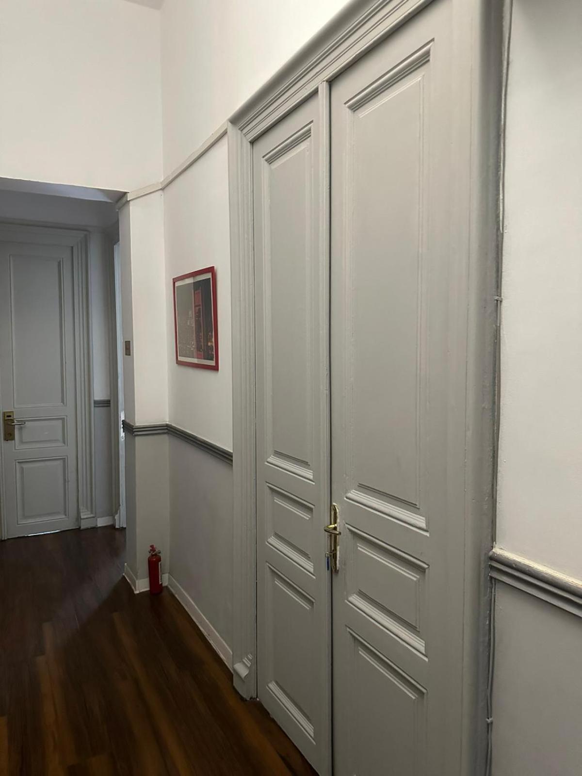 Antique Hostel Bucharest Luaran gambar