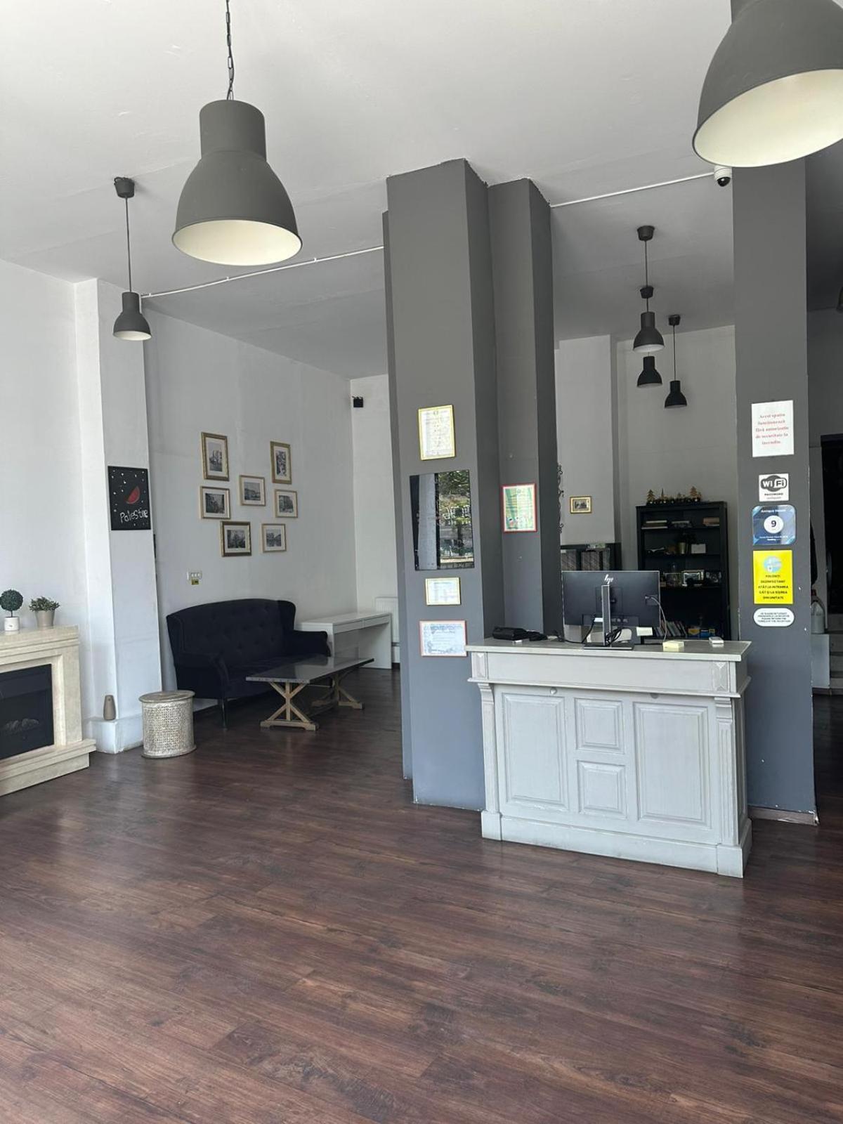 Antique Hostel Bucharest Luaran gambar