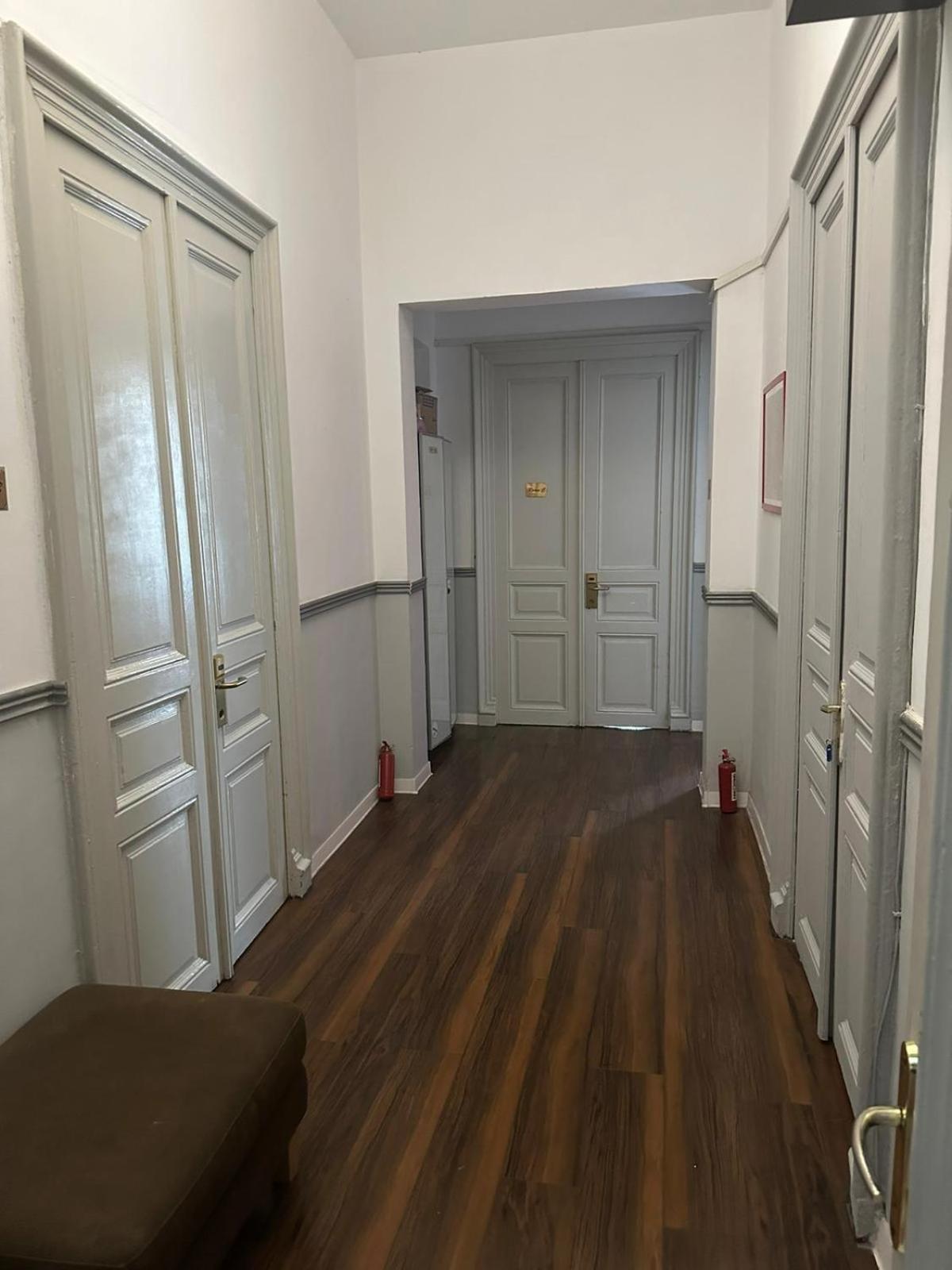 Antique Hostel Bucharest Luaran gambar