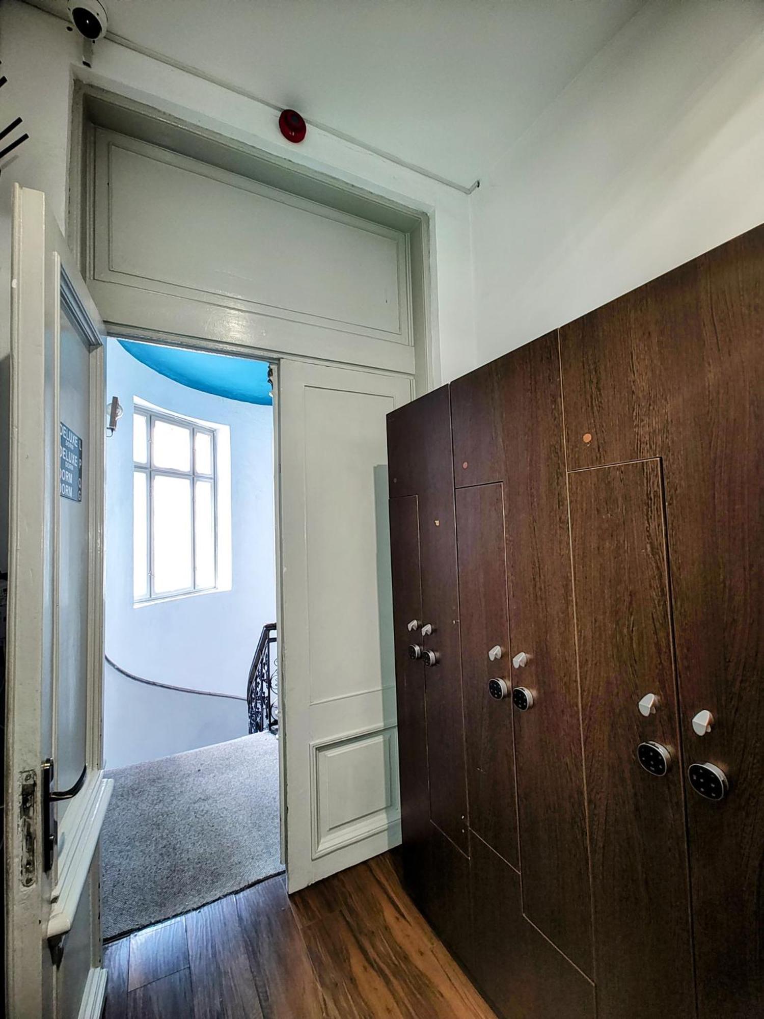 Antique Hostel Bucharest Luaran gambar