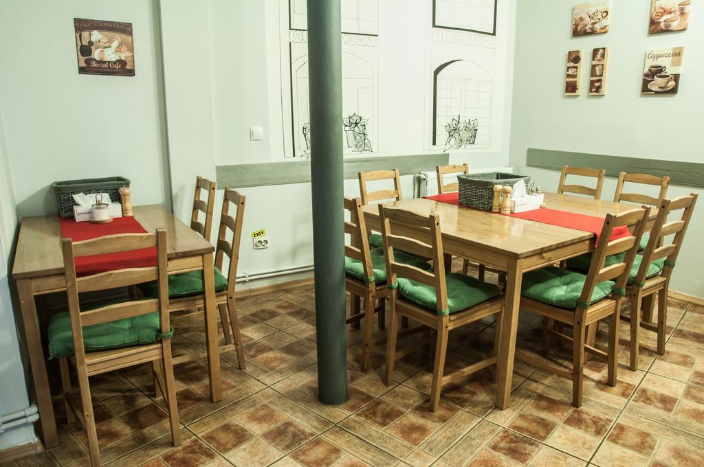 Antique Hostel Bucharest Luaran gambar